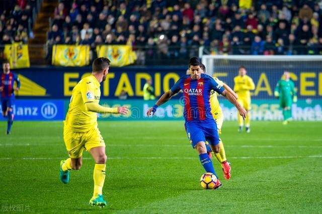 库里33+8文班亚马32+9+5+4 勇士险胜马刺4连胜