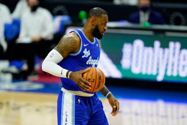 开拓者屠熊终结9连败 蒙克39分国王加时擒狼