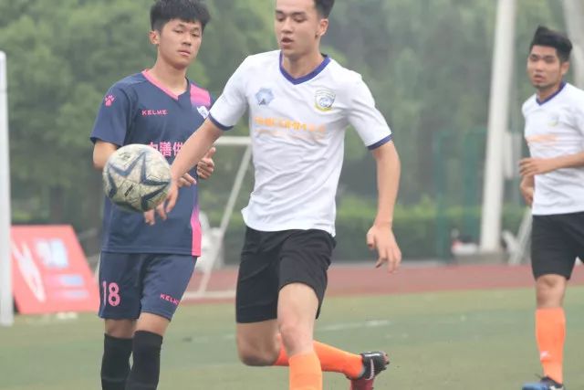 欧冠-莱万梅开二度奥尔莫破门 巴萨3-0布雷斯特