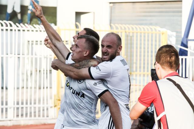 火箭险胜森林狼晋级淘汰赛 马刺力克爵士4连胜